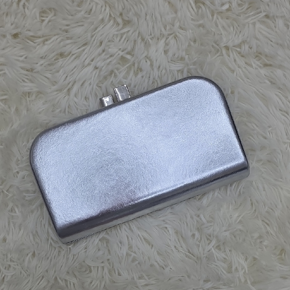Miztique Metallic Silver Clutch